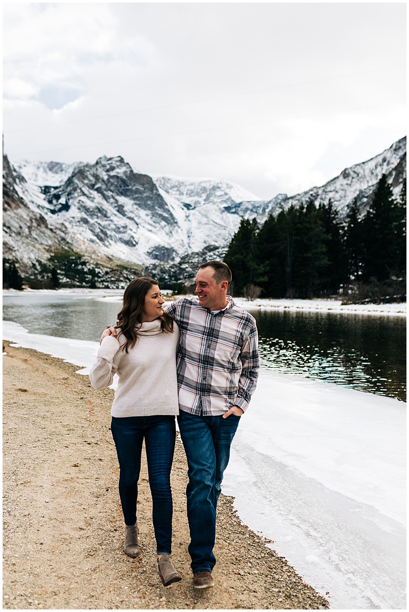 engagement photos at a mountain lake